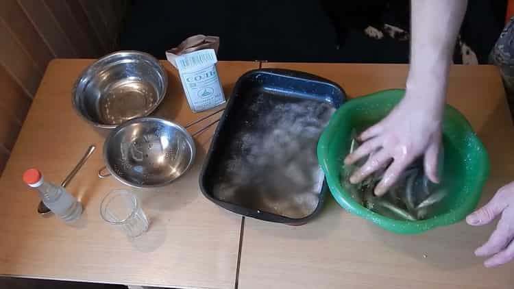 To prepare the dried smelt, prepare the fish