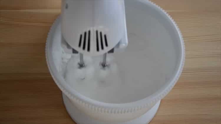 To prepare the cream, prepare all the ingredients