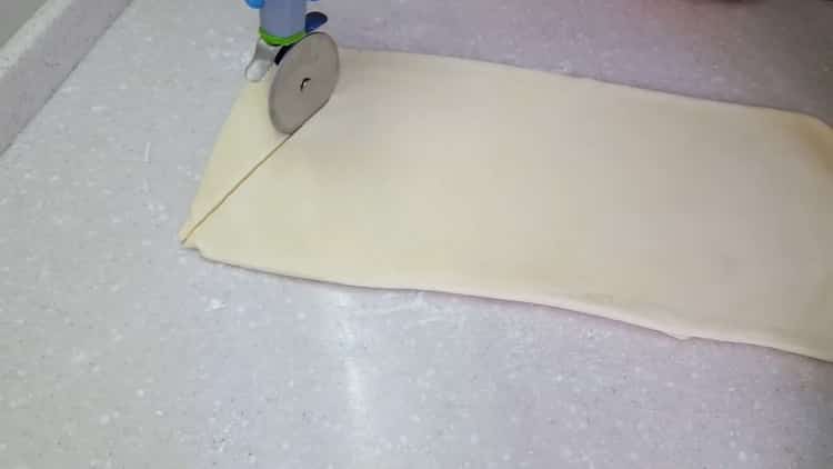 To make croissants from puff pastry, cut the dough