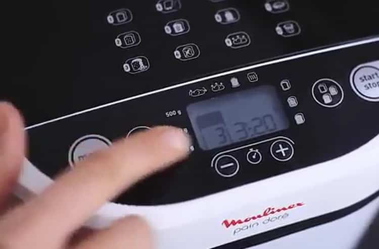 To make a cake in the bread maker, turn on the noune mode