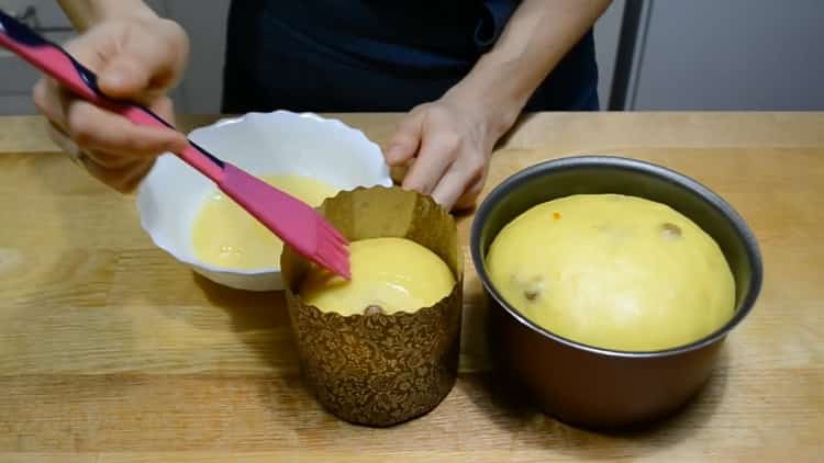 To make a custard cake, grease the dough with an egg