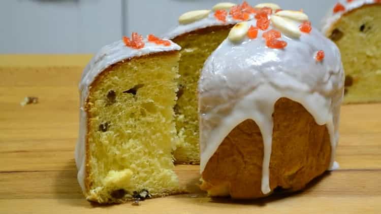 To make a custard cake, prepare decorations