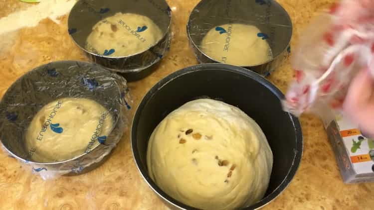 To prepare a cakes for sourdough, prepare a form