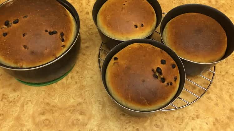 For the preparation of Easter cakes, bake the dough