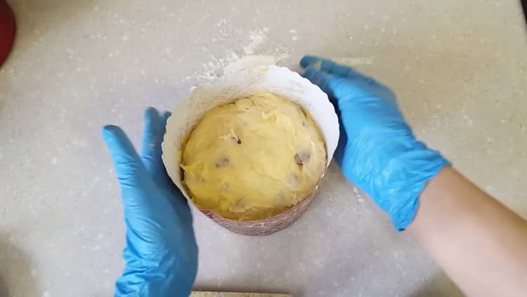 To prepare a cake with raisins, prepare a form