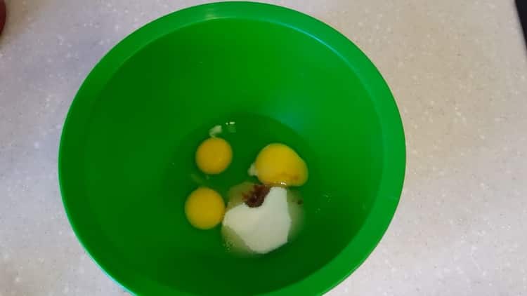 To make a cake with raisins, mix the ingredients