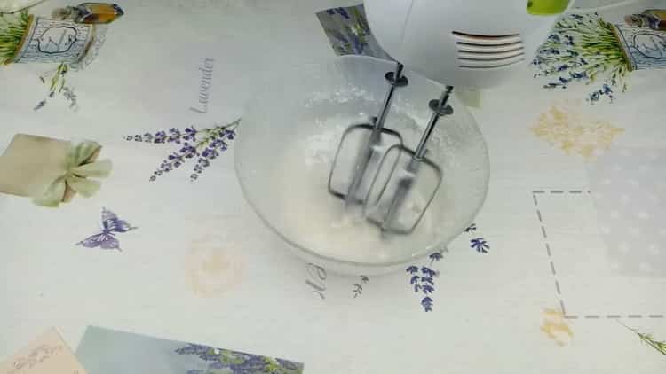 To make Easter cakes on sour cream, prepare the icing