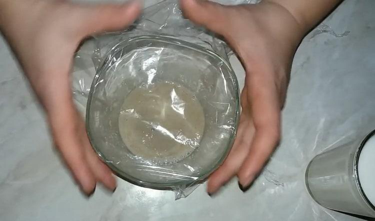 To make flat cakes in the oven, mix the ingredients