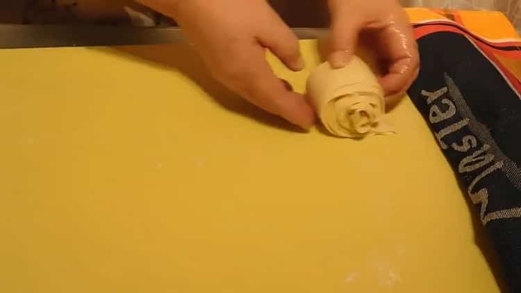 To make flat cakes on water, wrap the dough