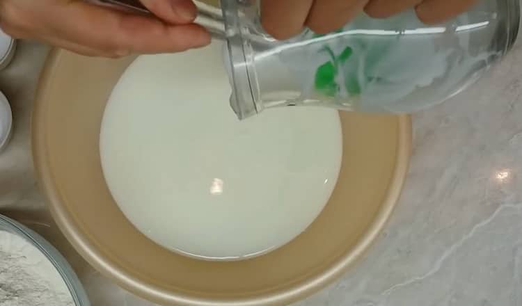 For the preparation of cakes on kefir in a pan, prepare the ingredients