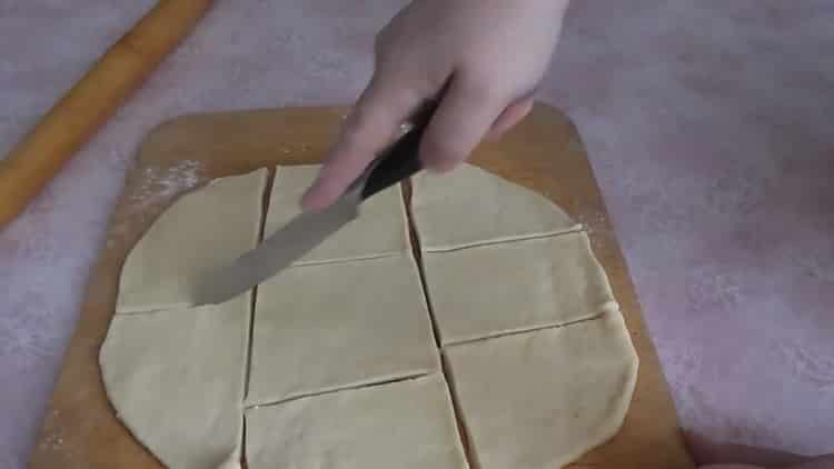 To make flat cakes on brine, cut the dough