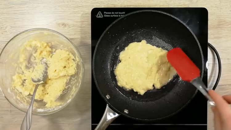 To make flat cakes in a pan, fry the dough