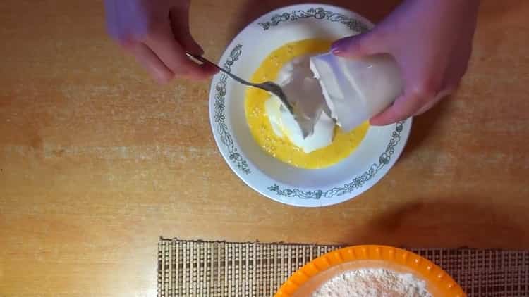 To make sour cream cakes, mix the ingredients