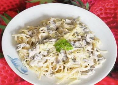 Mushroom pasta in cream sauce - incredibly appetizing and delicious вкусно