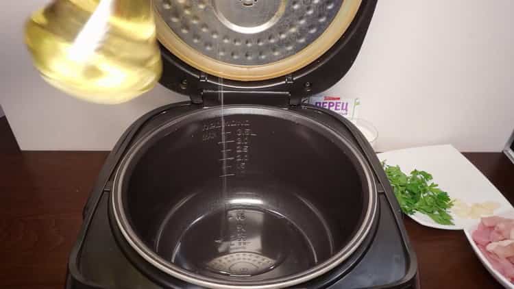 To make pasta, pour oil