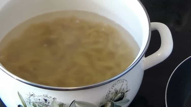 Cooking pasta with meat in the oven