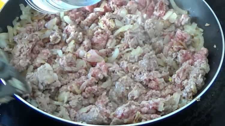 To cook pasta, sauté minced meat