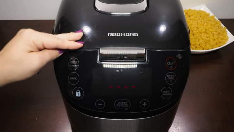 pasta with meat in a slow cooker set the desired mode