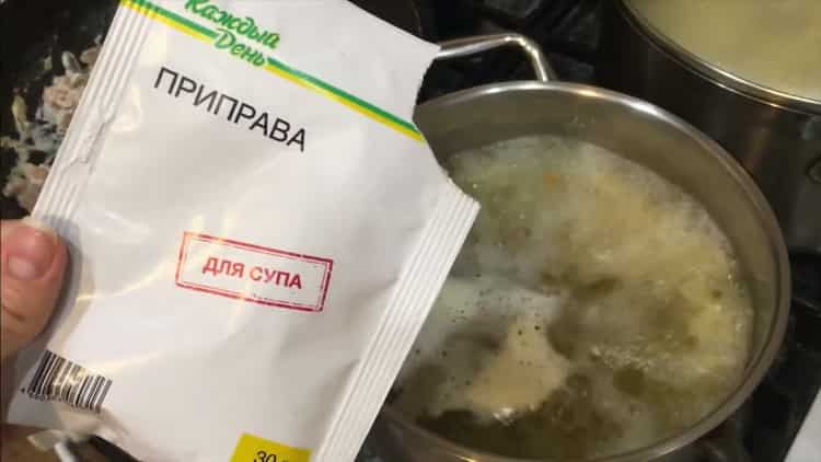 To make pasta with sour cream, add seasoning