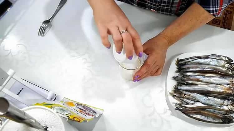 To cook capelin in the oven with a crust, mix the ingredients