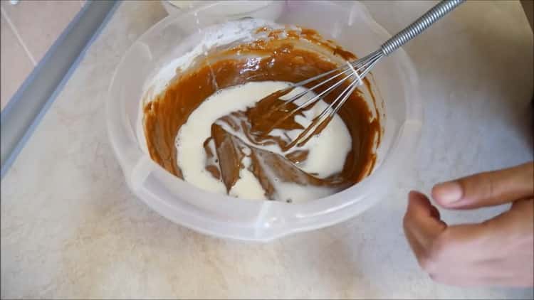 Mix the ingredients for the preparation of the filling.