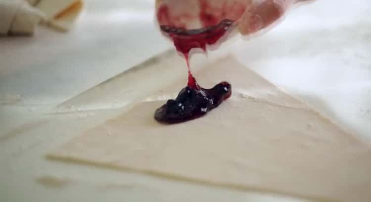 To make the filling for croissants, make jam