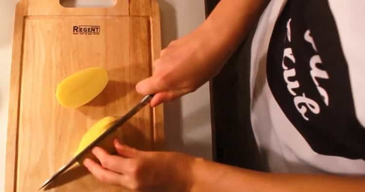 For making Norwegian salmon soup with cream. prepare the ingredients