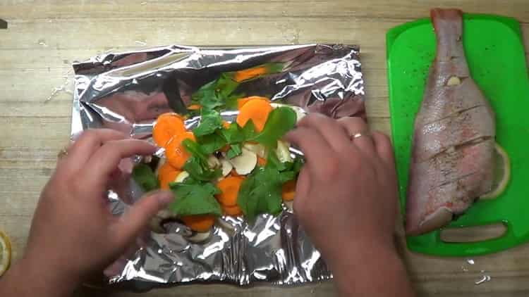 to prepare the perch in the oven in foil, put the ingredients on the foil