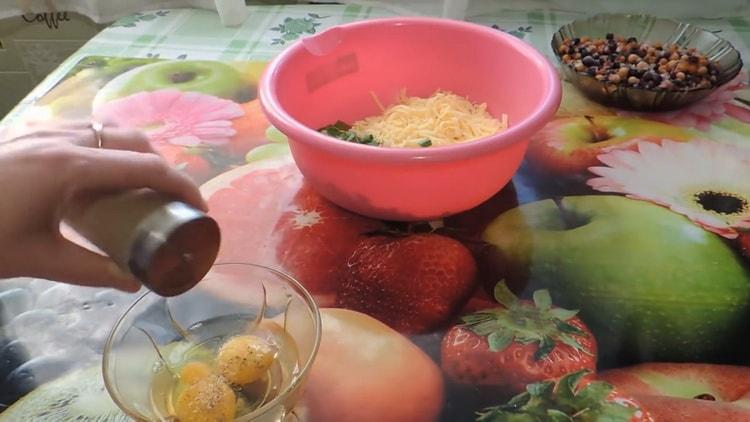 Beat eggs to make lavash pies.