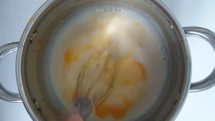 To make puff pastry cakes, mix the ingredients.