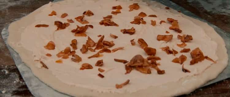 Add garlic to make shrimp pizza