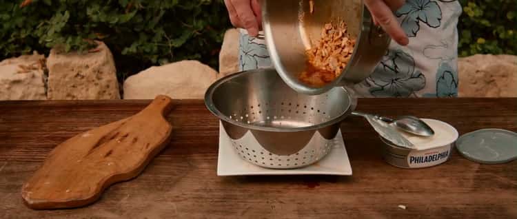 To cook prawns with shrimp, prepare the dishes