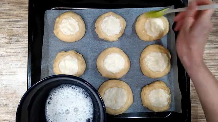 To make buns with twig, grease the dough with an egg