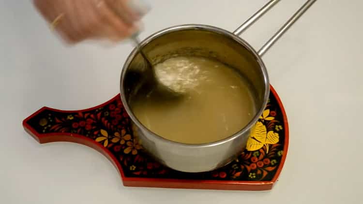 Cool the ingredients to make fondant for Easter cake