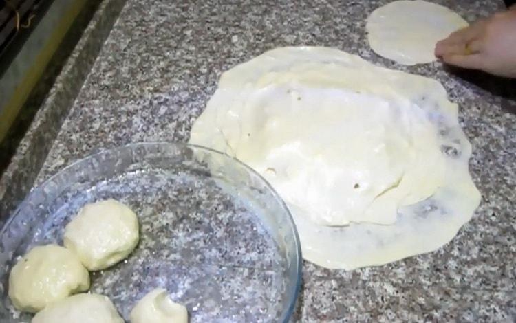To make fresh tortillas in a pan, cover the filling