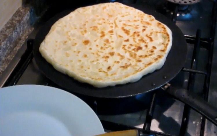 How to learn how to cook delicious unleavened cakes in a pan