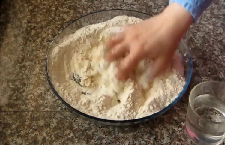 Knead the dough to make fresh tortillas in a pan.