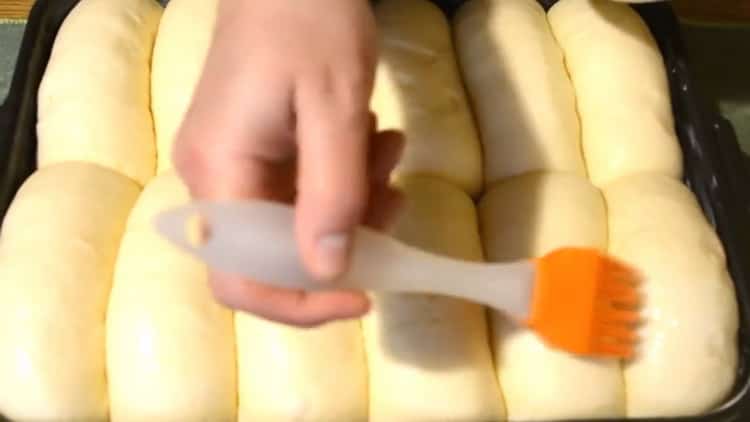 To prepare lush buns, coat the blanks