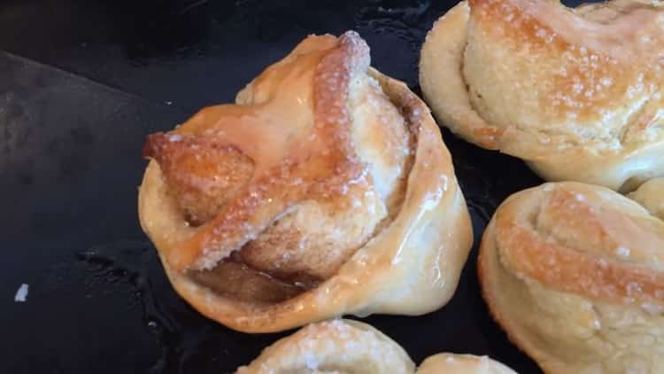 Buns with sugar in the oven: a step by step recipe with photos