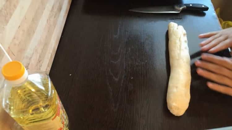 To make rolls with sugar, roll a roll