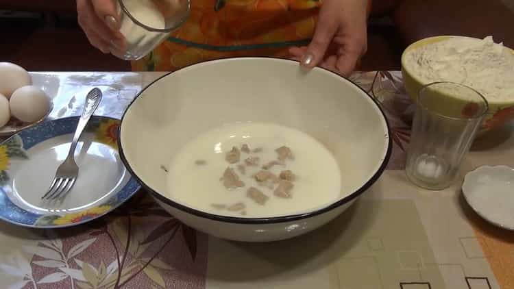 Prepare the ingredients for jam bagels.