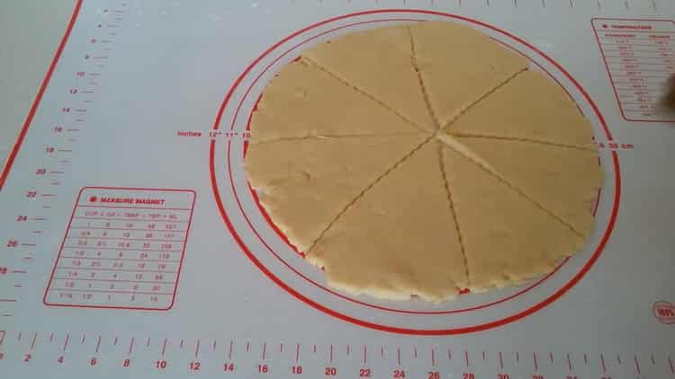 To make bagels with condensed milk, cut the dough