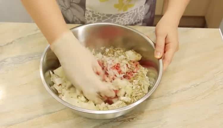 Add spices to make samsa