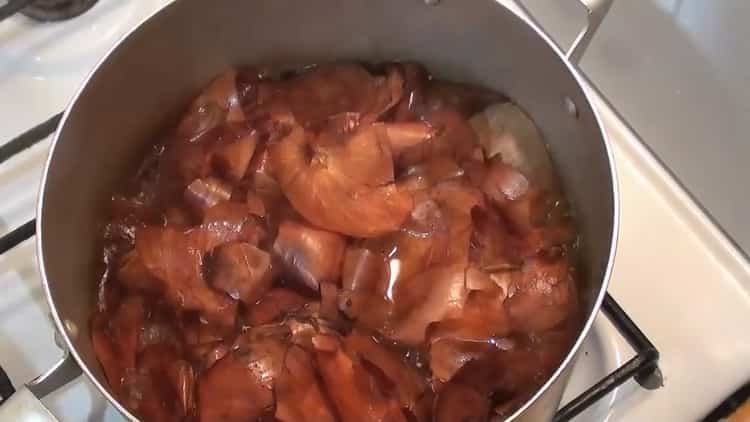 To prepare mackerel in onion husks, prepare a pickle