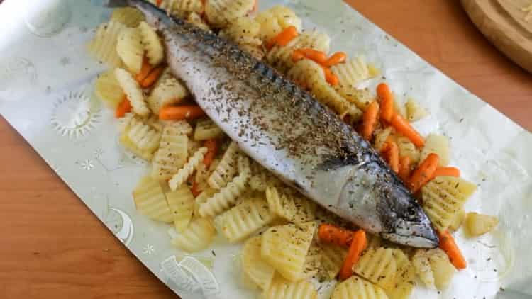 To prepare mackerel with vegetables in the oven, prepare the spices