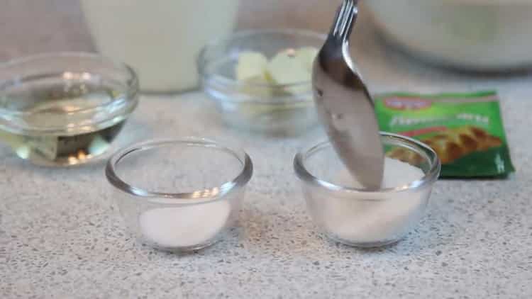 Cooking puff pastry with cheese
