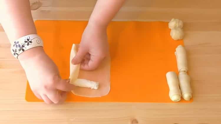 To prepare puff pastry with bargaining lay out the filling on the dough