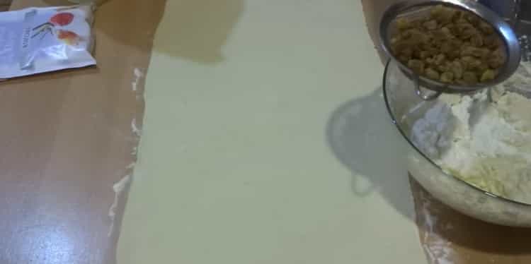 Combine the ingredients to make puffs