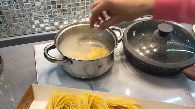 To make shrimp spaghetti in a creamy sauce, prepare the noodles
