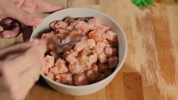 To make salmon tartare, mix the ingredients.